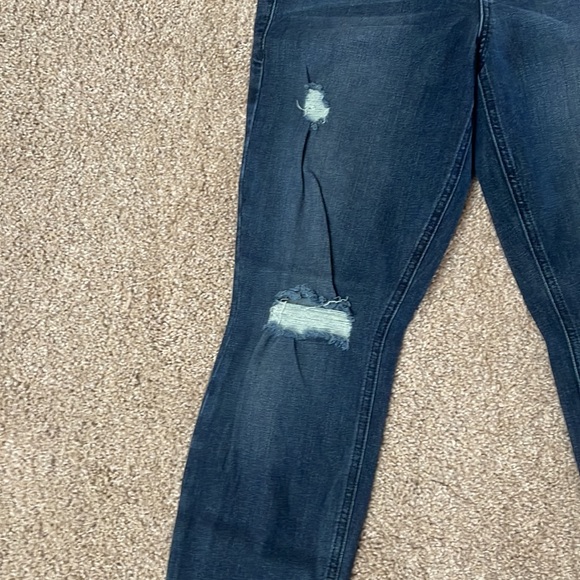 Skinny jeans with distressing - Picture 3 of 6